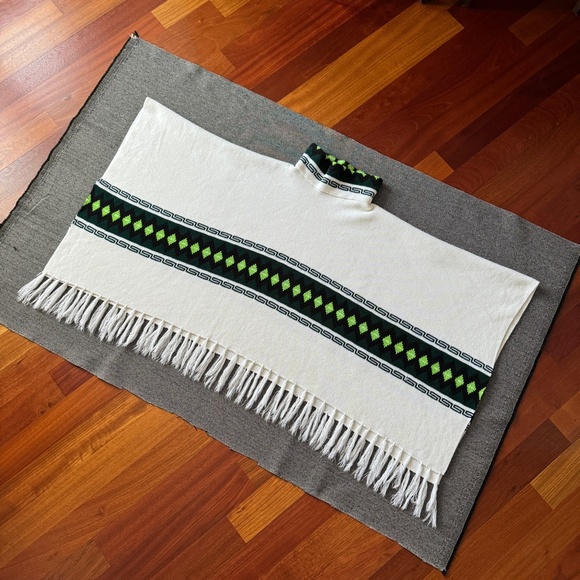 Poncho Turtleneck Sweater Cape Greek Key & Diamond Pattern - Picture 8 of 17